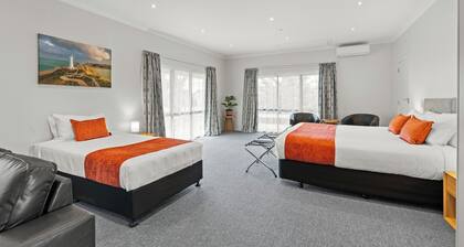 ASURE Oak Estate Motor Lodge