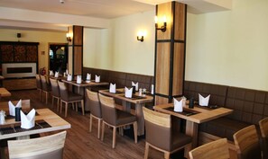 Free daily buffet breakfast - Hotel & Restaurant Elb Blick (Jork)