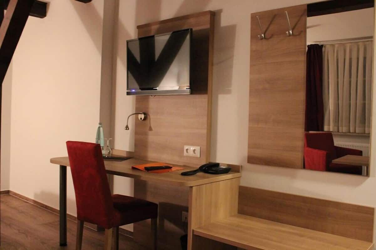 Single Room | In-room safe, desk, WiFi (free), bed sheets