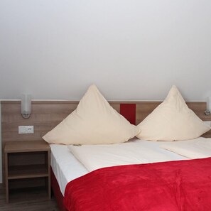 In-room safe, desk, free WiFi, bed sheets - Hotel & Restaurant Elb Blick (Jork)