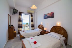 In-room safe, desk, iron/ironing board, free WiFi - Villa Doris (Zakynthos)