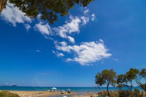 Di pantai 