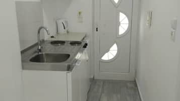 Fridge, stovetop, electric kettle, cookware/dishes/utensils
