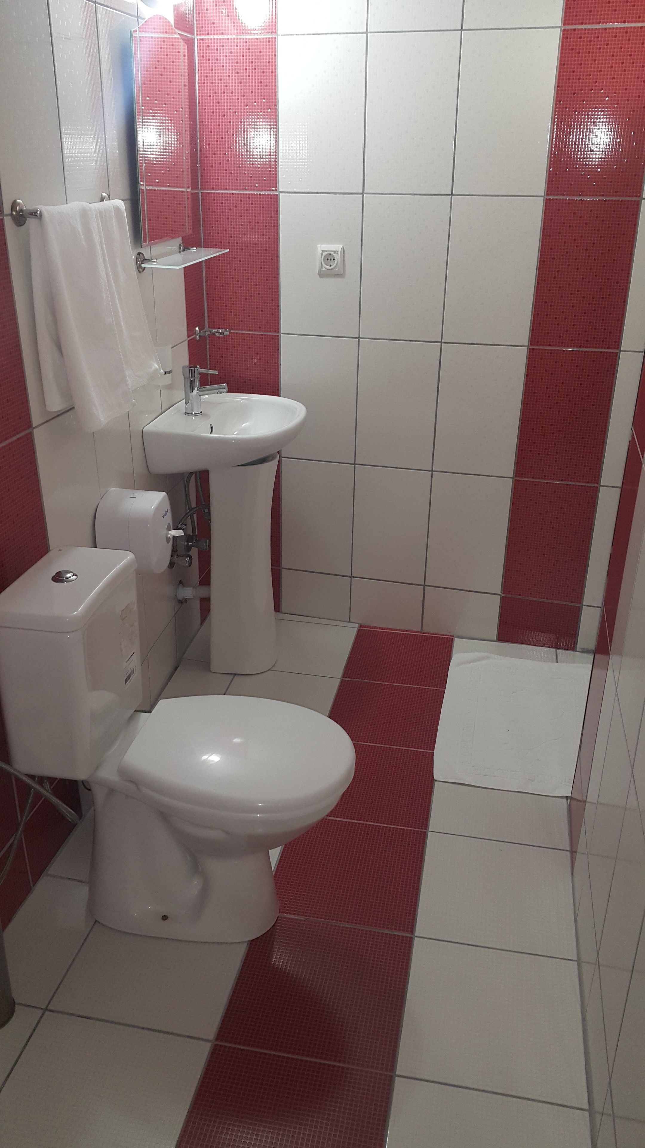 shower, free toiletries, hair dryer, slippers