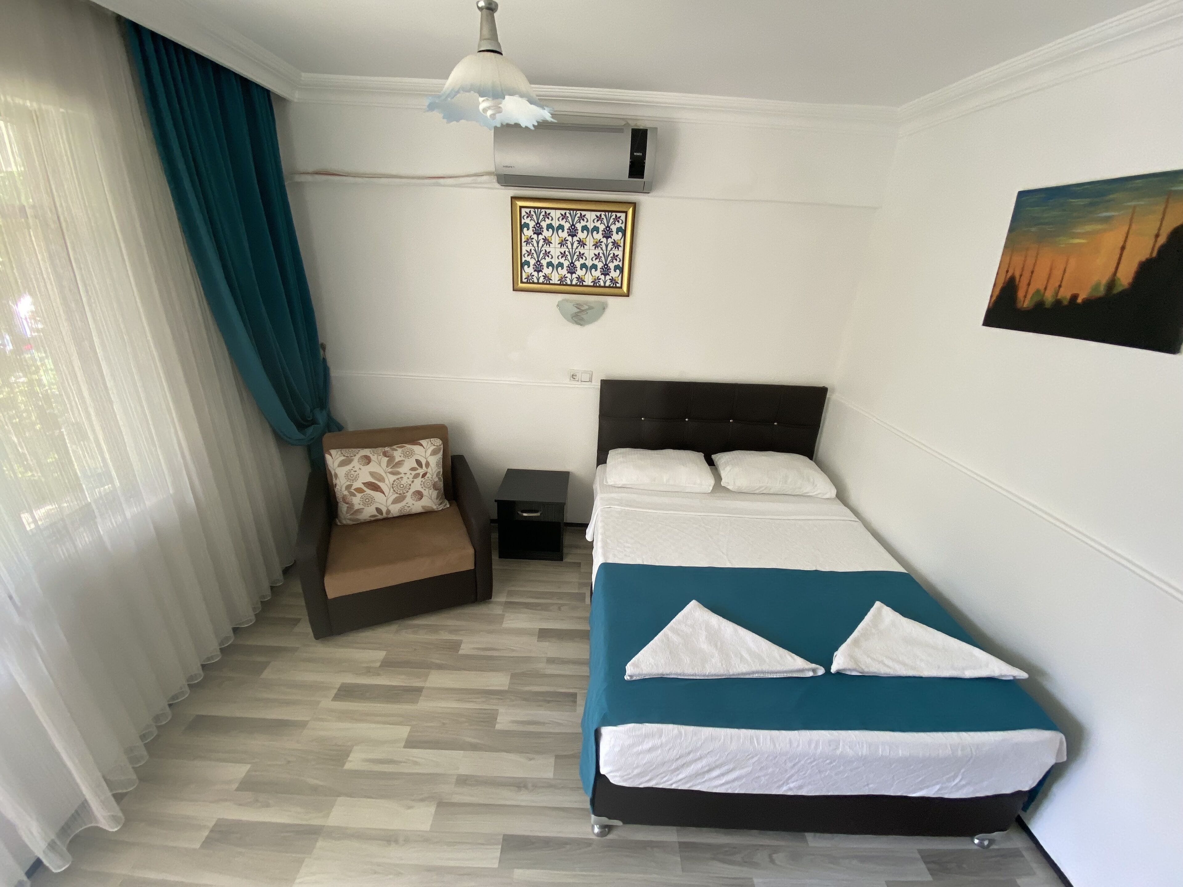 blackout curtains, soundproofing, free wifi, bed sheets