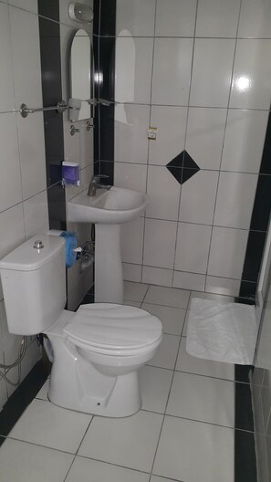 Triple Room | Bathroom