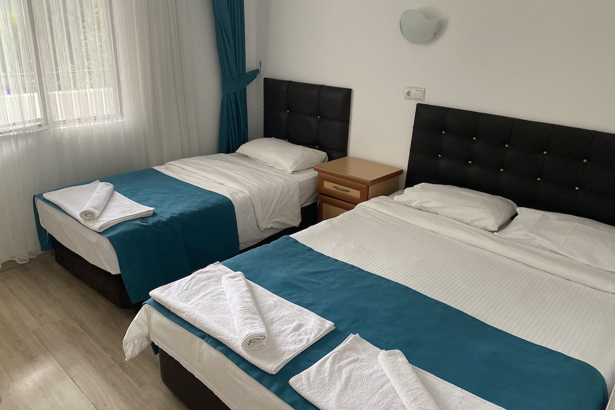 triple room | blackout curtains, soundproofing, free wifi, bed sheets