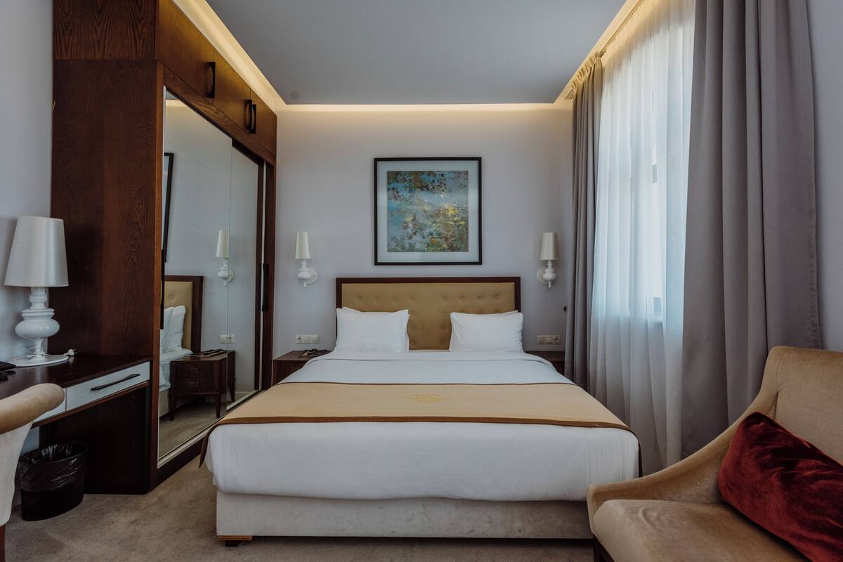 Kamar Double Superior, 1 Tempat Tidur King | Minibar, brankas, meja kerja, dan tirai kedap cahaya