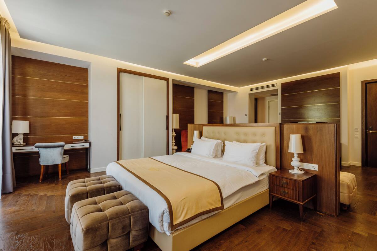 Suite Eksekutif, 1 Tempat Tidur King | Minibar, brankas, meja kerja, dan tirai kedap cahaya