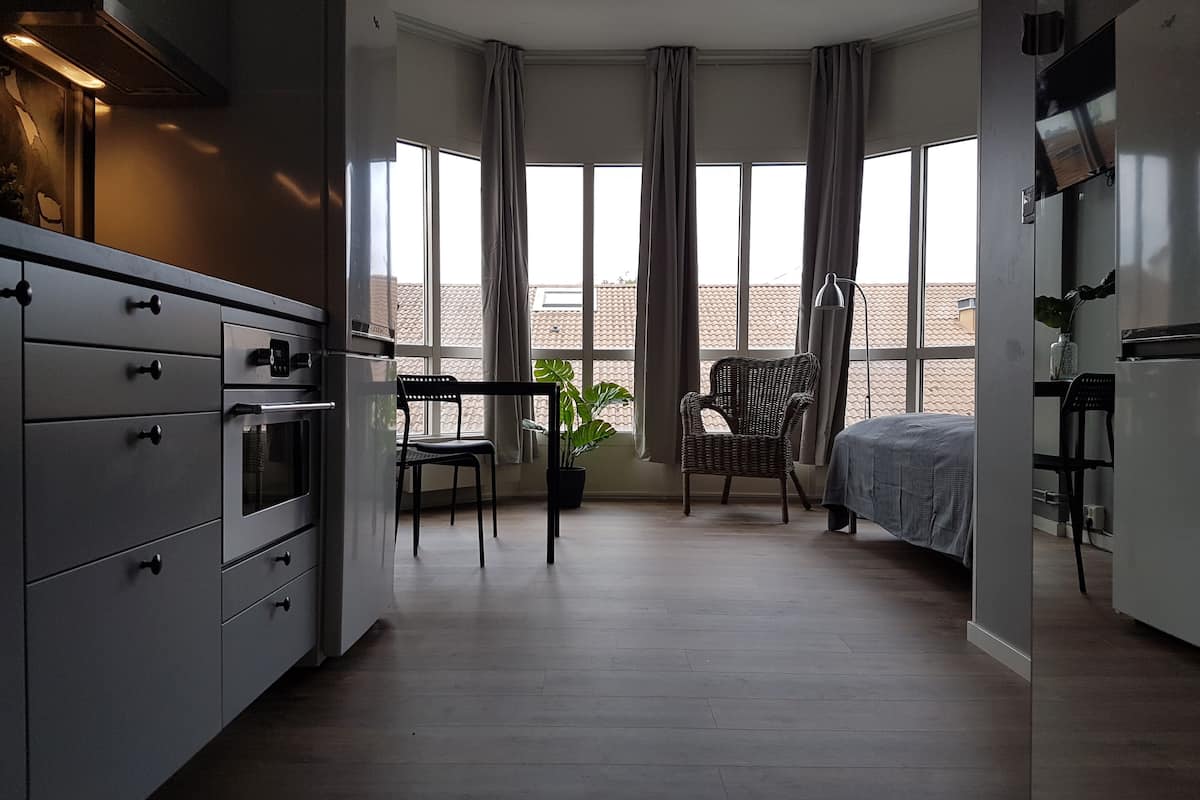 公寓 (1 Bed) | 遮光窗簾/窗簾、熨斗/熨衫板、免費 Wi-Fi、床單
