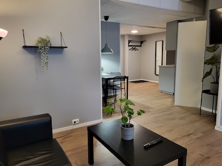 Apartment, 1 Schlafzimmer (2 Beds) | Verdunkelungsvorhänge, Bügeleisen/Bügelbrett, kostenloses WLAN. Apartments Uppsala Portalgatan