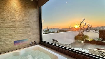Light Room (Consecutive night 12 pm check-out required, extra fees for guests stay consecutively) | Bathroom