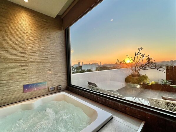 Light Room (Consecutive night 12 pm check-out required, extra fees for guests stay consecutively) | Bathroom