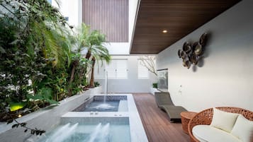 Habitación doble superior (Legend) | Bañera de hidromasaje privada