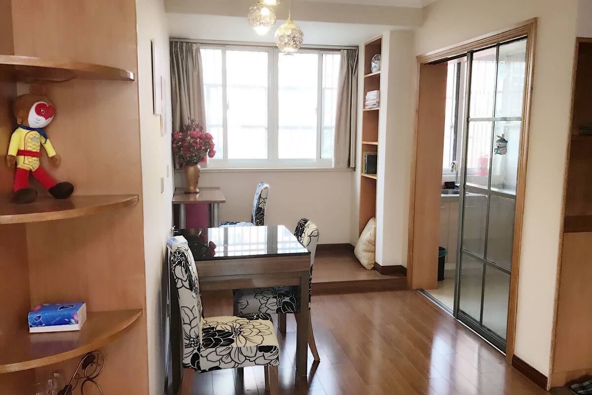 Apartamento, 2 habitaciones | 2 dormitorios, cortinas opacas, wifi gratis y ropa de cama