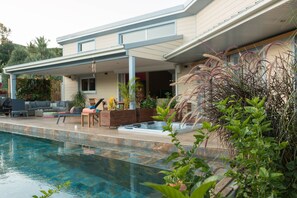 Outdoor pool, a heated pool - Villa "belle étoile" 4* with SPA (jacuzzi, hammam, large swimming pool) (SAINT PIERRE)