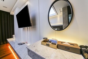 Standard Twin Room | 电视