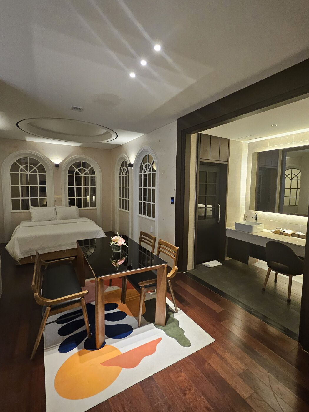 Soundproofing, free WiFi, bed sheets