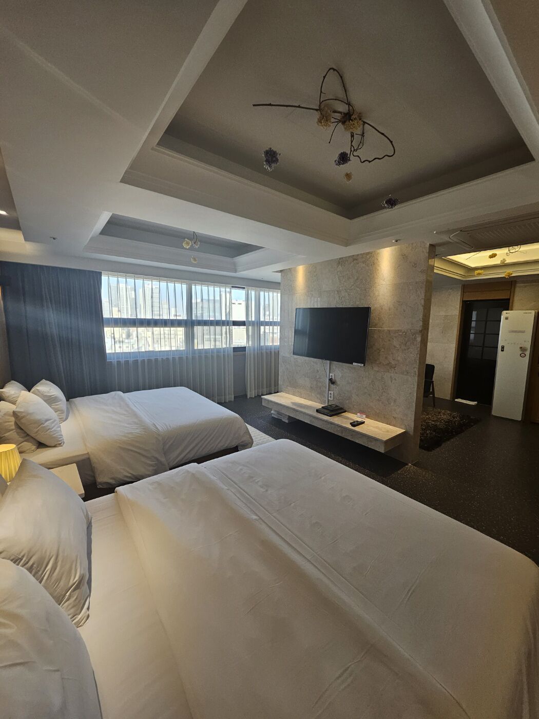 soundproofing, free wifi, bed sheets