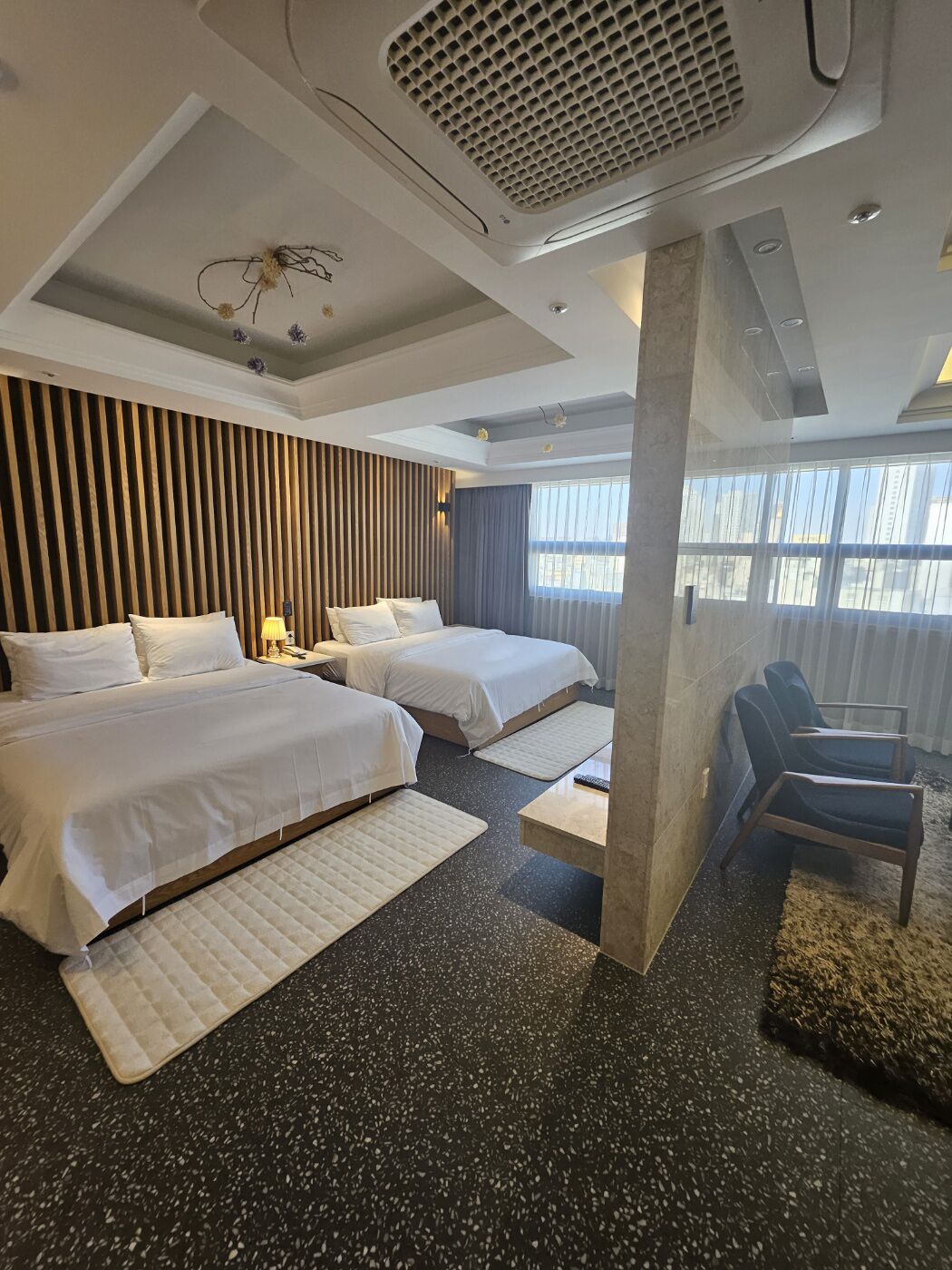 Soundproofing, free WiFi, bed sheets