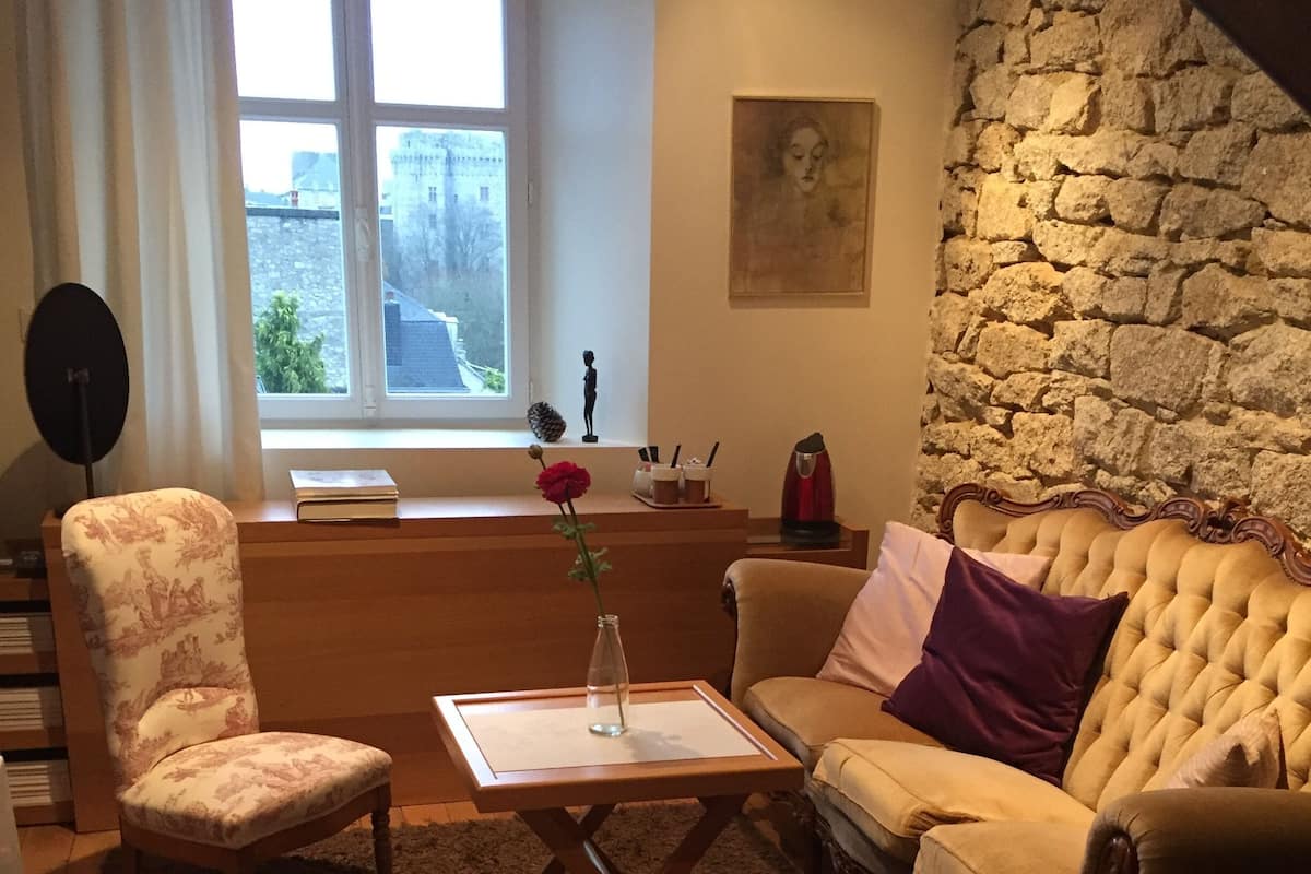 Dúplex (Chambre Castle View) | Área de sala de estar | Televisión de pantalla plana