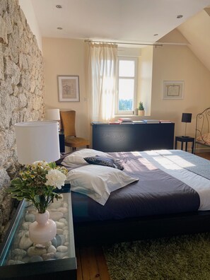 Loft (Chambre Loft) | Individually decorated, individually furnished, desk, free WiFi - Villa Tourelle (Dinan)