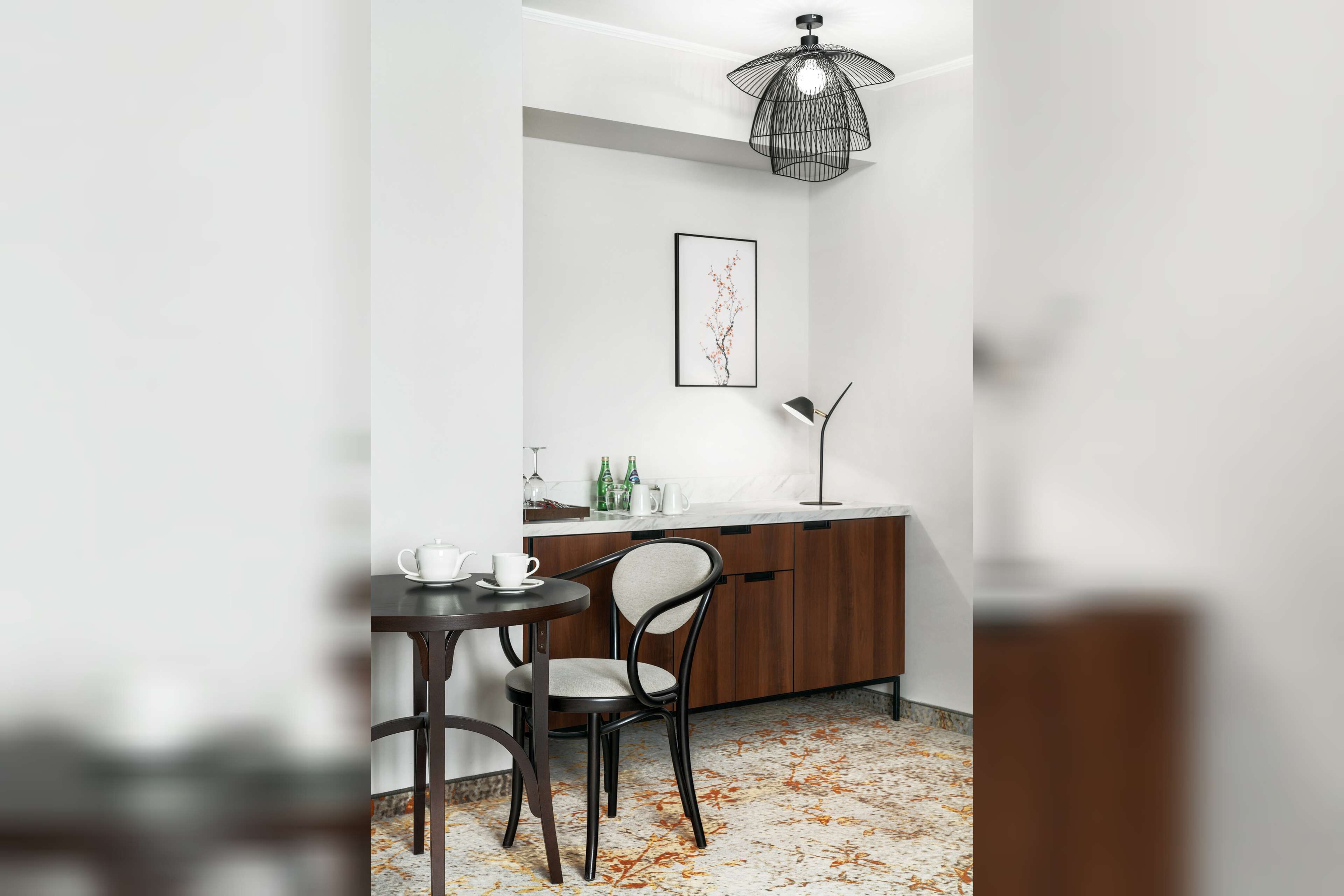 junior suite, 1 king bed with sofa bed, bathtub | minibar, in-room safe, desk, laptop workspace