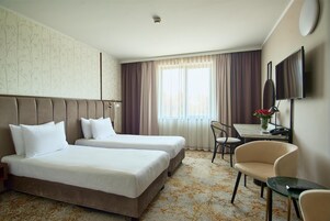 Classic Room, 2 Twin Beds | Minibar, in-room safe, desk, laptop workspace