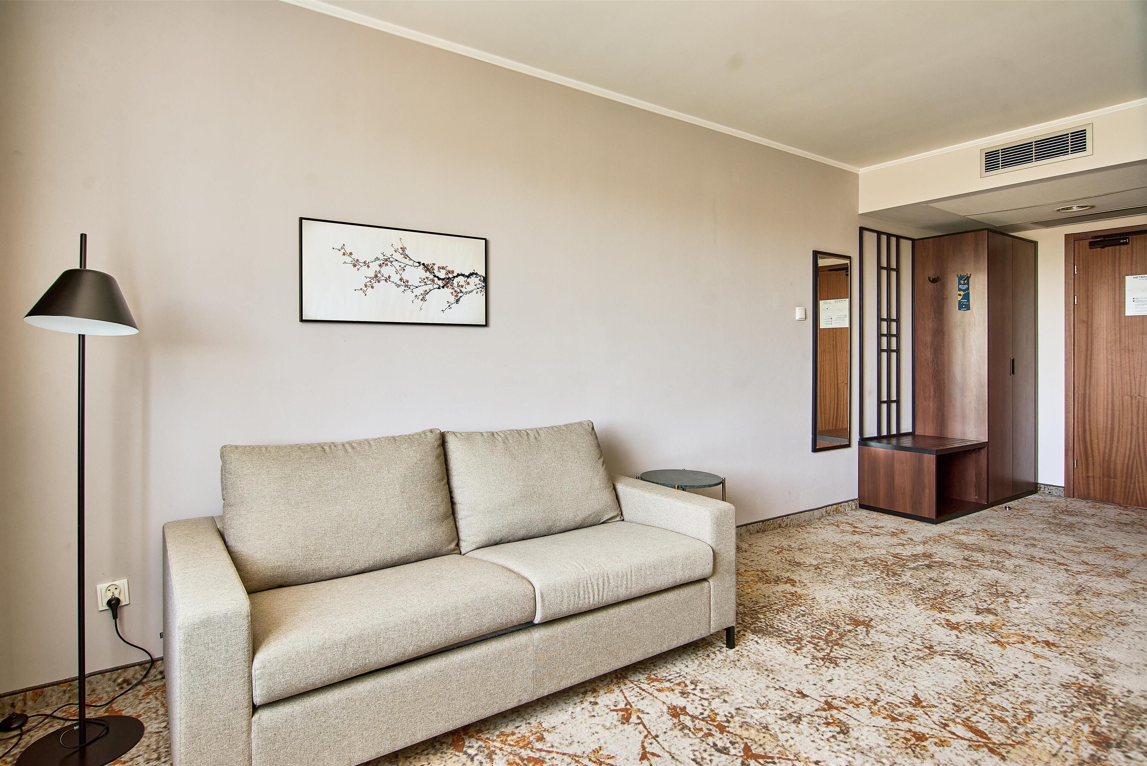 junior suite, 1 king bed with sofa bed, bathtub | minibar, in-room safe, desk, laptop workspace