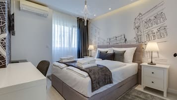 Deluxe Studio Apartment, City View | 1 bedroom, hypo-allergenic bedding available, pillowtop beds