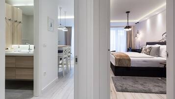 TV connectée de 43 pouces avec chaßnes par satellite, télévision