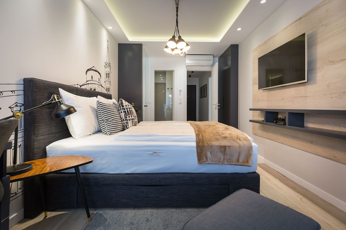Deluxe Room, City View | 1 bilik tidur, peralatan tempat tidur hipoalergenik, tilam berlapik