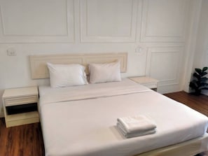 Minibar, free WiFi - Golden Dragon Resort (Sing Buri)