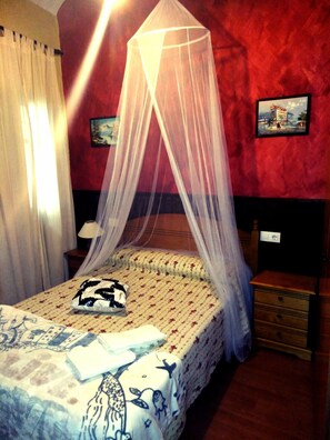 2 Schlafzimmer, BĂŒgeleisen/BĂŒgelbrett, WLAN, BettwĂ€sche