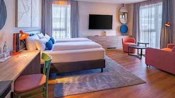 Junior Suite | Desk, laptop workspace, blackout curtains, soundproofing