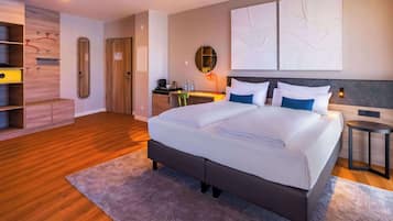 Junior-Suite | Schreibtisch, laptopgeeigneter Arbeitsplatz, VerdunkelungsvorhÀnge