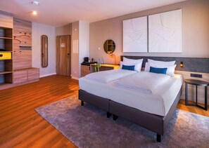 Junior Suite | Desk, laptop workspace, blackout drapes, soundproofing - Ramada Encore by Wyndham Munich Messe (Munich)