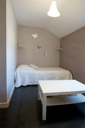 Quarto família (Charollaise) | Individualmente decorados, Wi-Fi de cortesia, roupa de cama