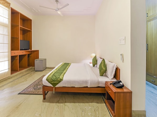Iron/ironing board, free WiFi, bed sheets