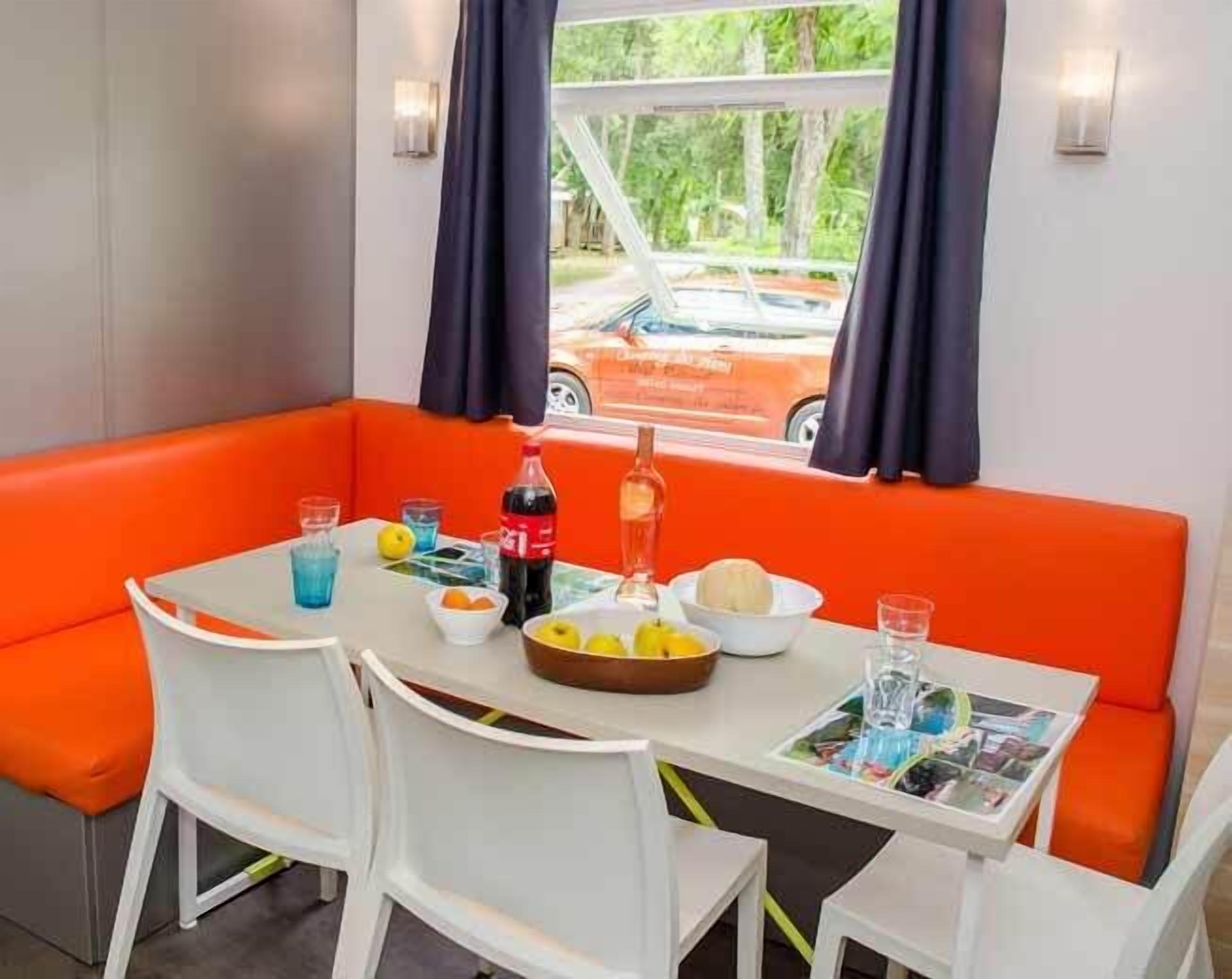 Luxury Cottage, 3 Bedrooms | In-room dining