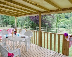 Luxury Cottage, 3 Bedrooms | Terrace/patio