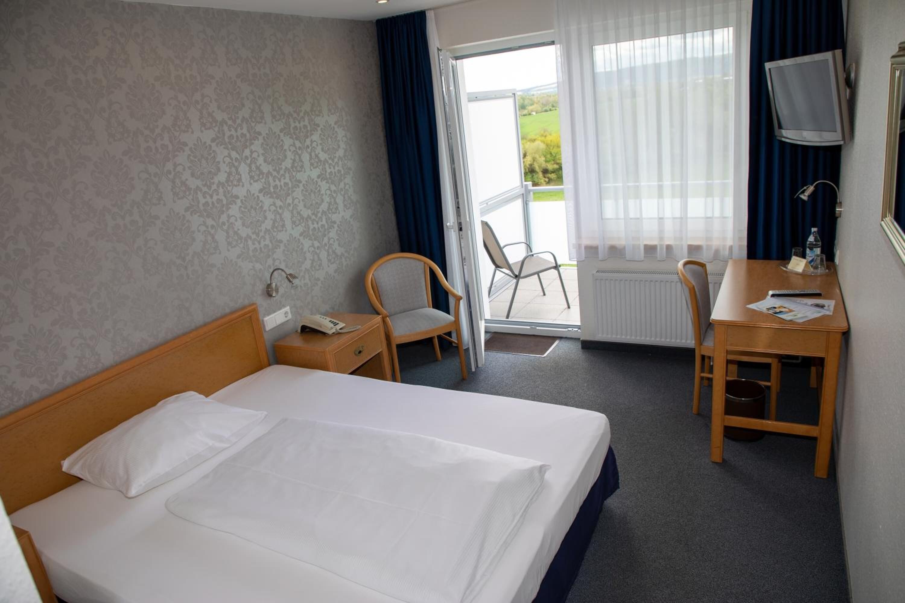 in-room safe, free wifi, bed sheets