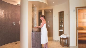 Soins du visage, soins de manucure et de pédicure, massages