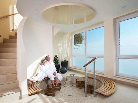 Facials, manicures and pedicures, massages. Landhotel Weserblick