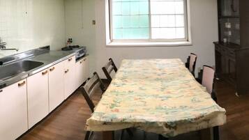 ํ์ฐ์ค (Private Vacation Home) | ๊ฐ์ค ๋ด ์์ฌ ๊ณต๊ฐ