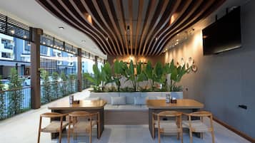 2 restaurantes, café da manhã, culinária internacional