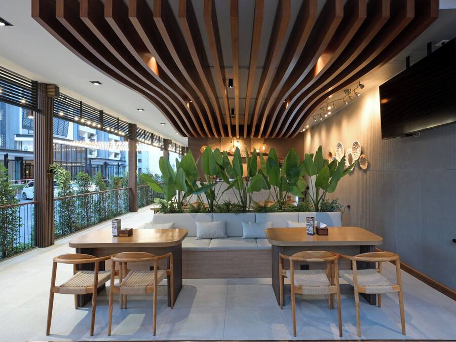 2 ristoranti, aperti a colazione e a pranzo, cucina internazionale