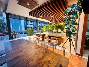 2 Restaurants, Frühstück, Mittagessen, Abendessen, internationale Küche