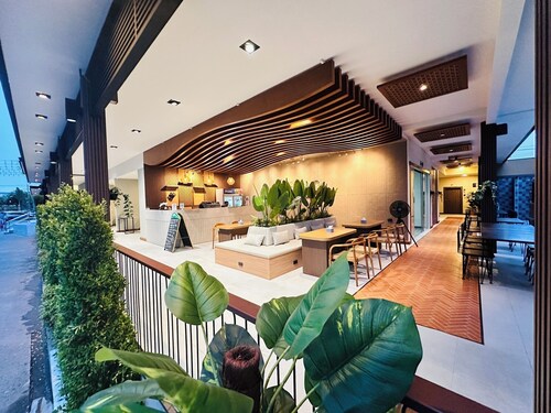 O2 Grand Suvarnabhumi Airport - Free Scheduled Shuttle from Hotel to Suvarnabhumi Airport 