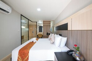 One Bedroom King | Premium bedding, minibar, in-room safe, desk